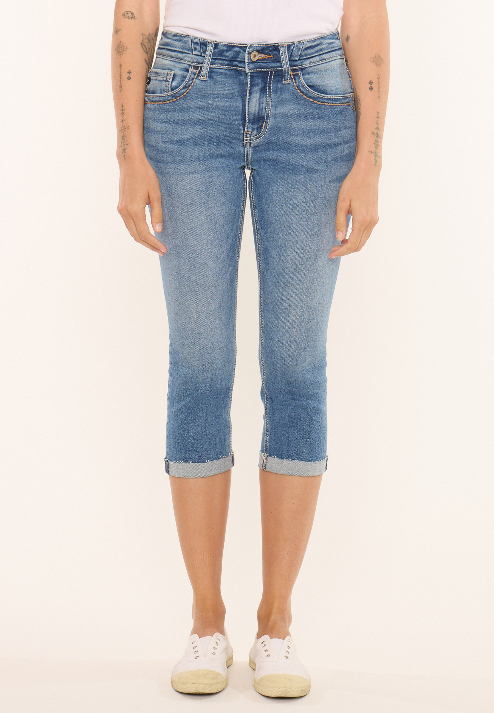 KanCan&trade; Mid Rise Frayed Thick Stitch Capri, C3337, large