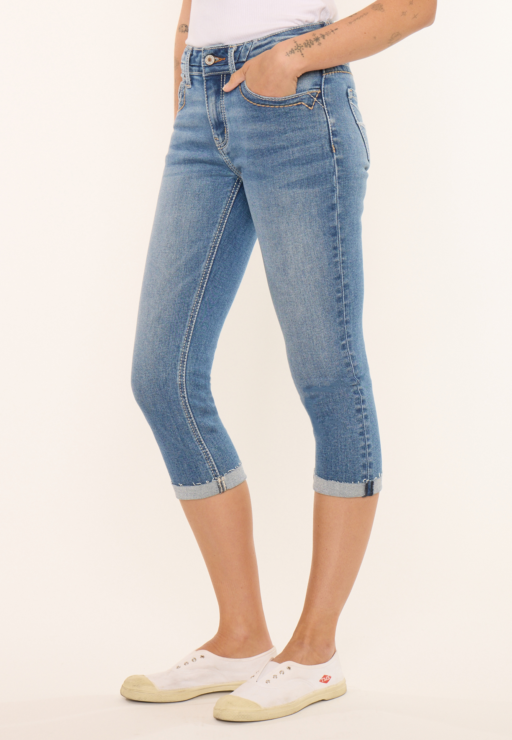 KanCan&trade; Mid Rise Frayed Thick Stitch Capri, C3337, large