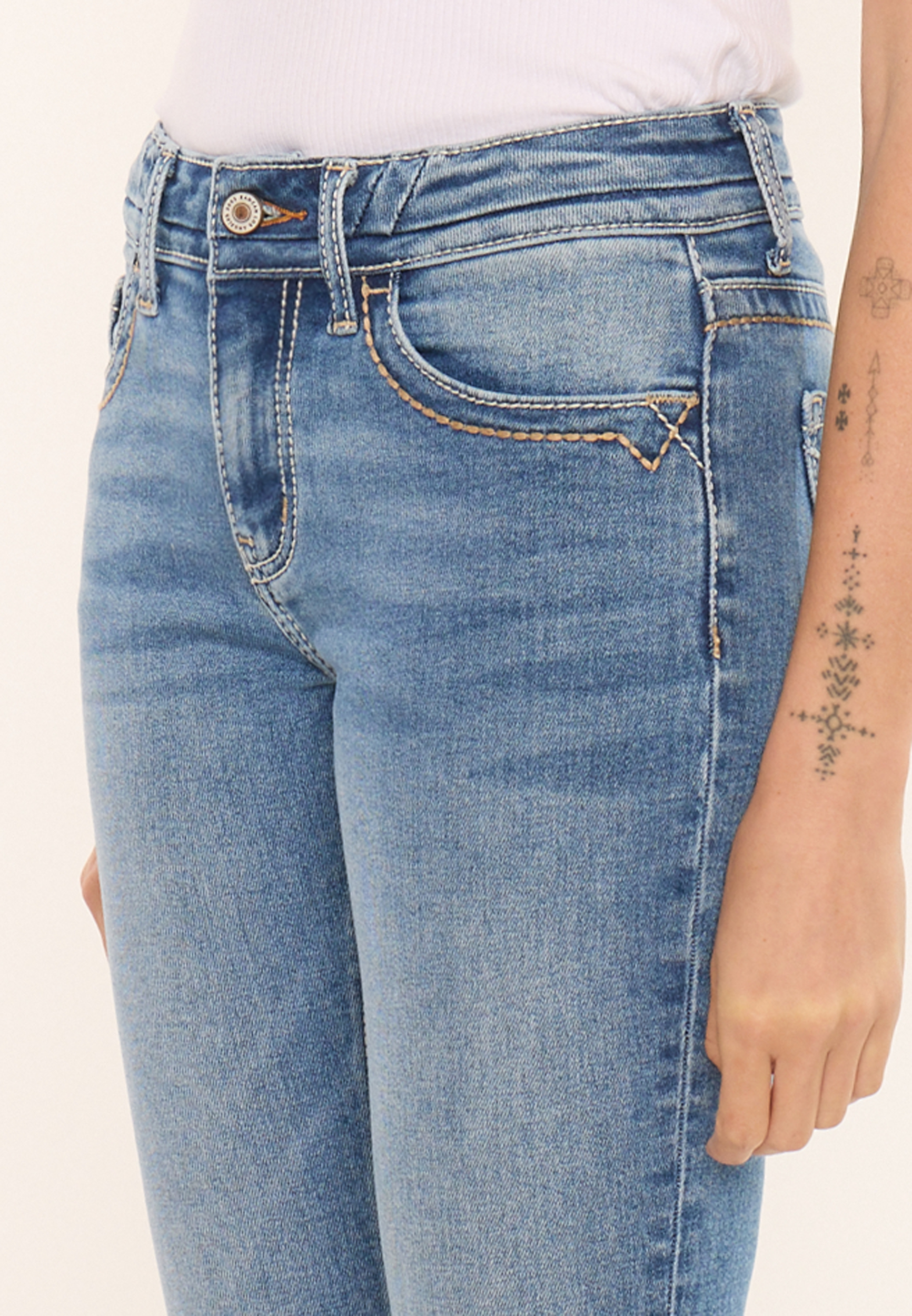 KanCan&trade; Mid Rise Frayed Thick Stitch Capri, C3337, large