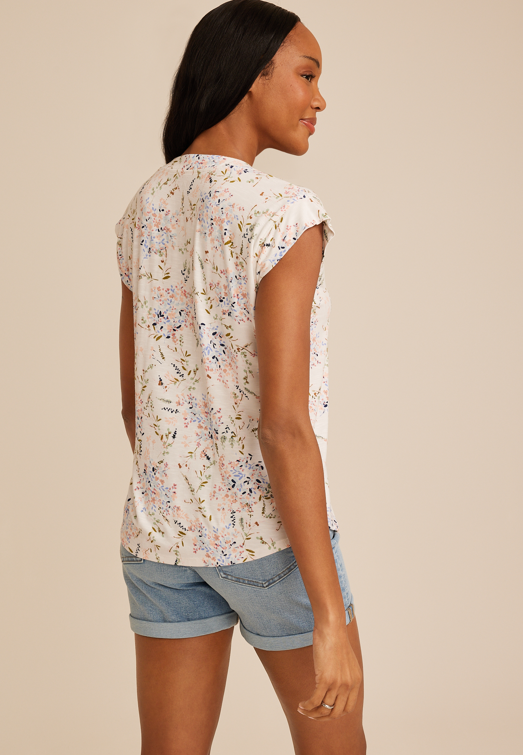 24/7 Magnolia Floral V Neck Tee, C5487, large