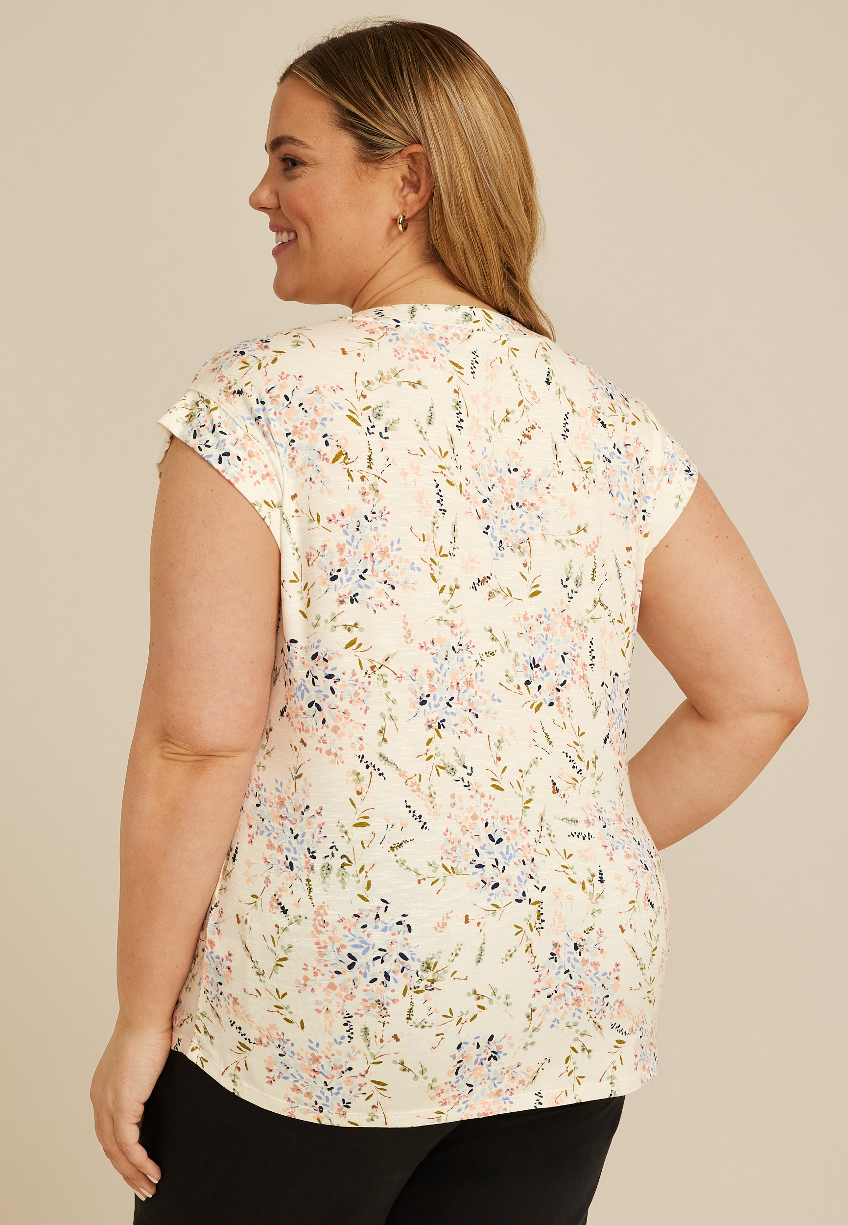 Plus Size 24/7 Magnolia Floral V Neck Tee, C5487, large