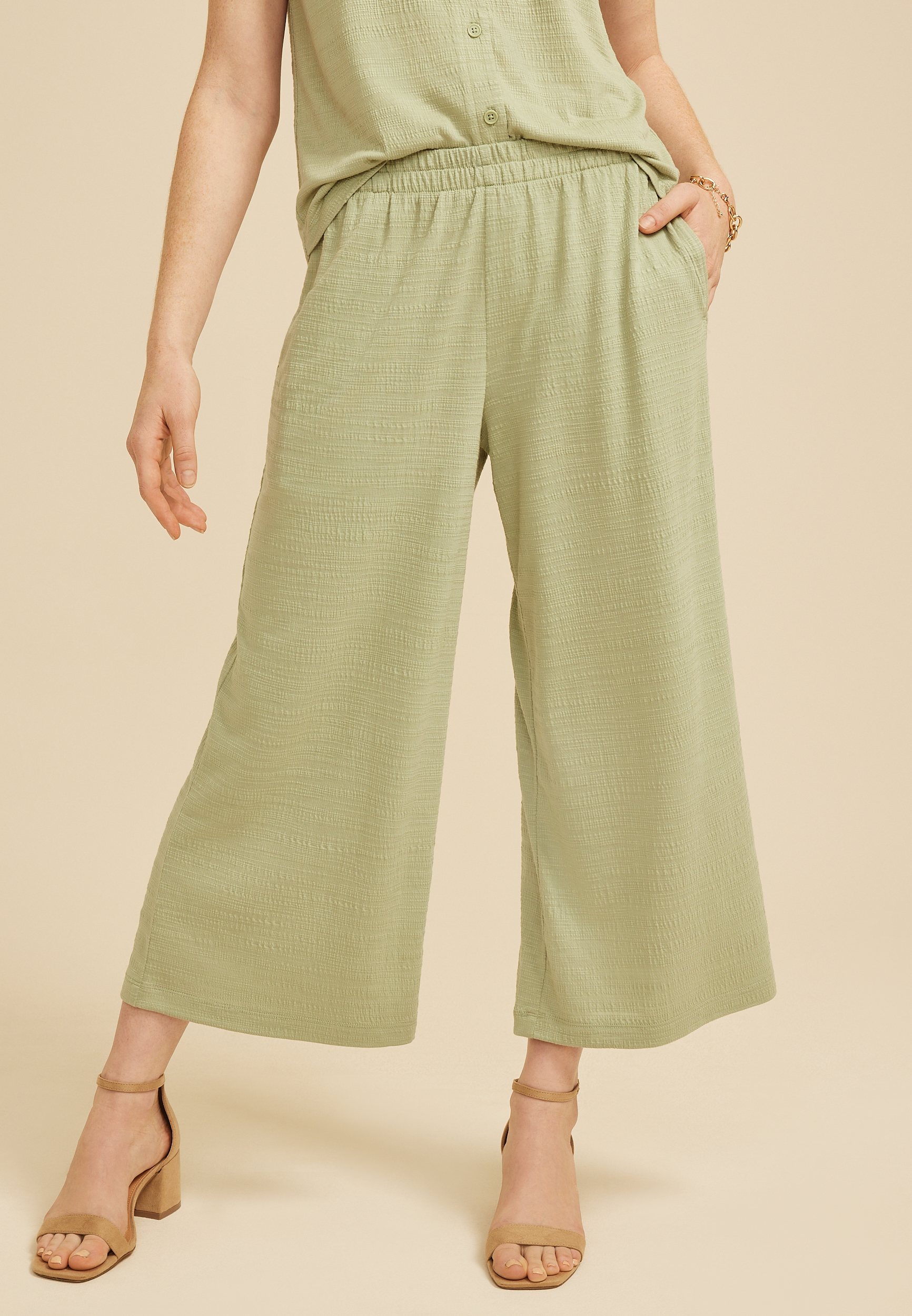 Textured Wide Leg Cropped Pant