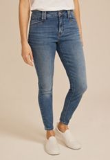 m jeans by maurices&trade; Cool Comfort High Rise Angled Scoop Pocket Jegging, C3337, small