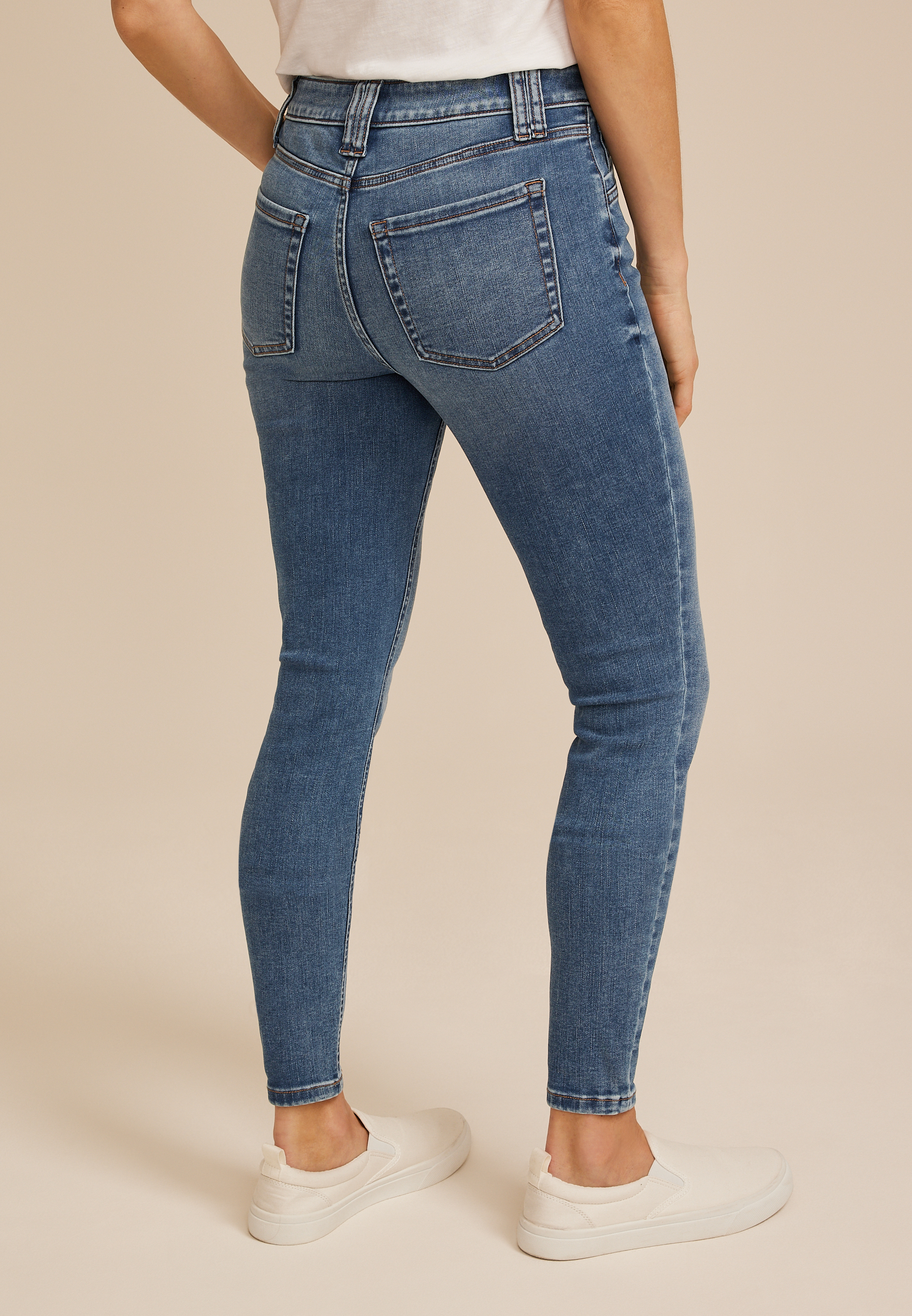 m jeans by maurices&trade; Cool Comfort High Rise Angled Scoop Pocket Jegging, C3337, large