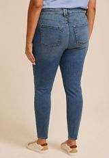 Plus Size m jeans by maurices&trade; Cool Comfort High Rise Angled Scoop Pocket Jegging, C3337, small