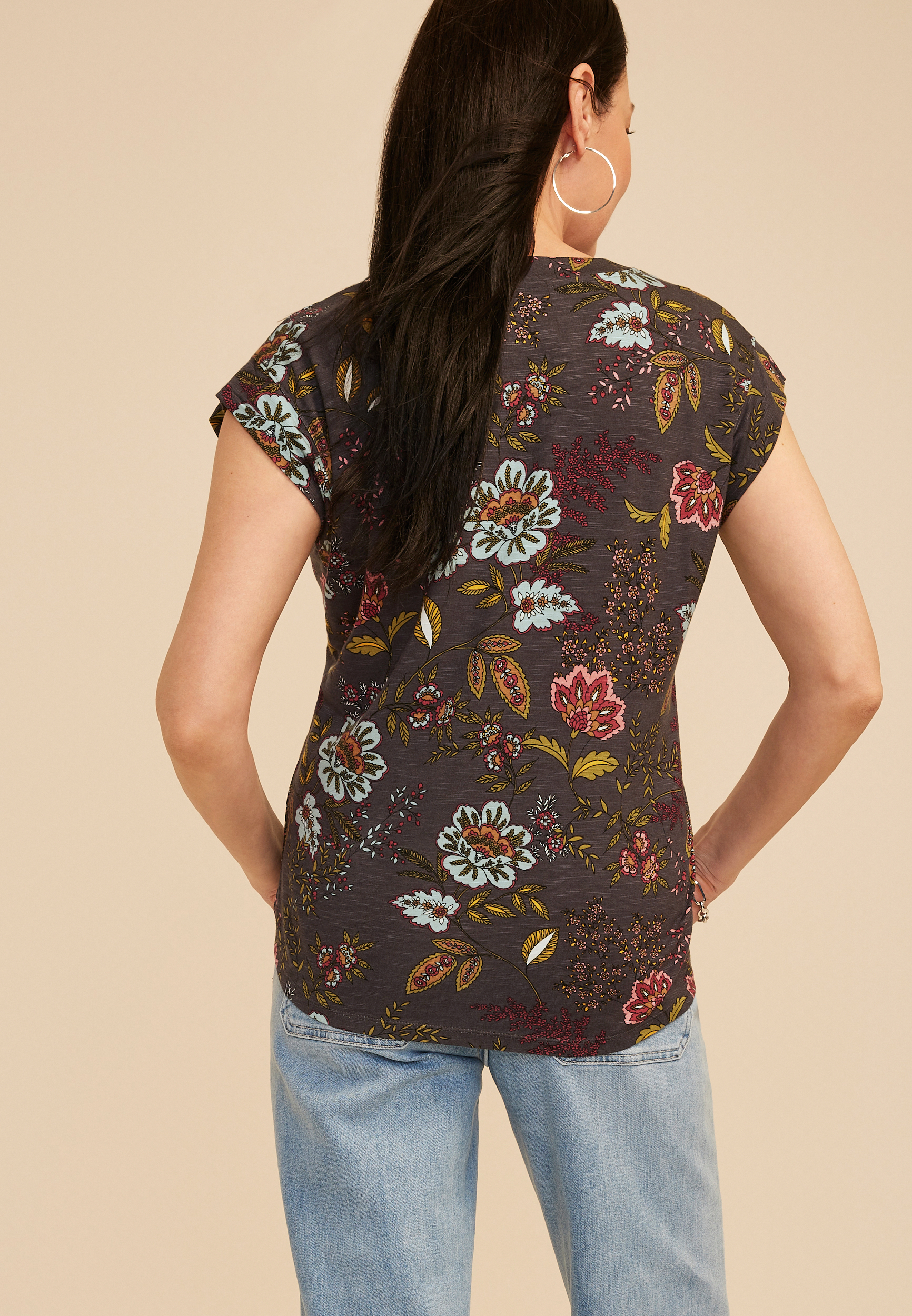 24/7 Magnolia Floral V Neck Tee, C9765, large