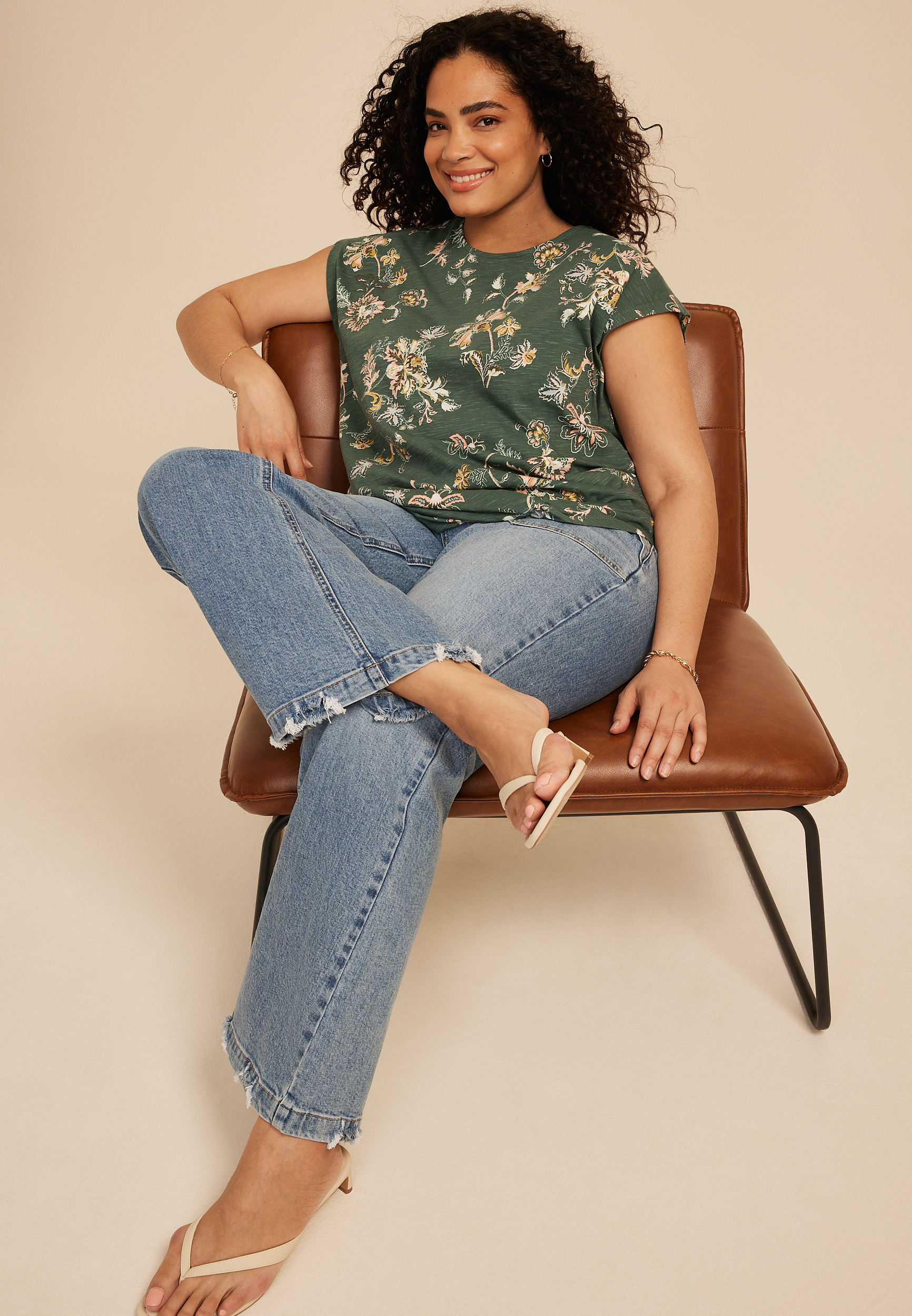 Plus Size 24/7 Austin Floral Knot Hem Short Sleeve Tee