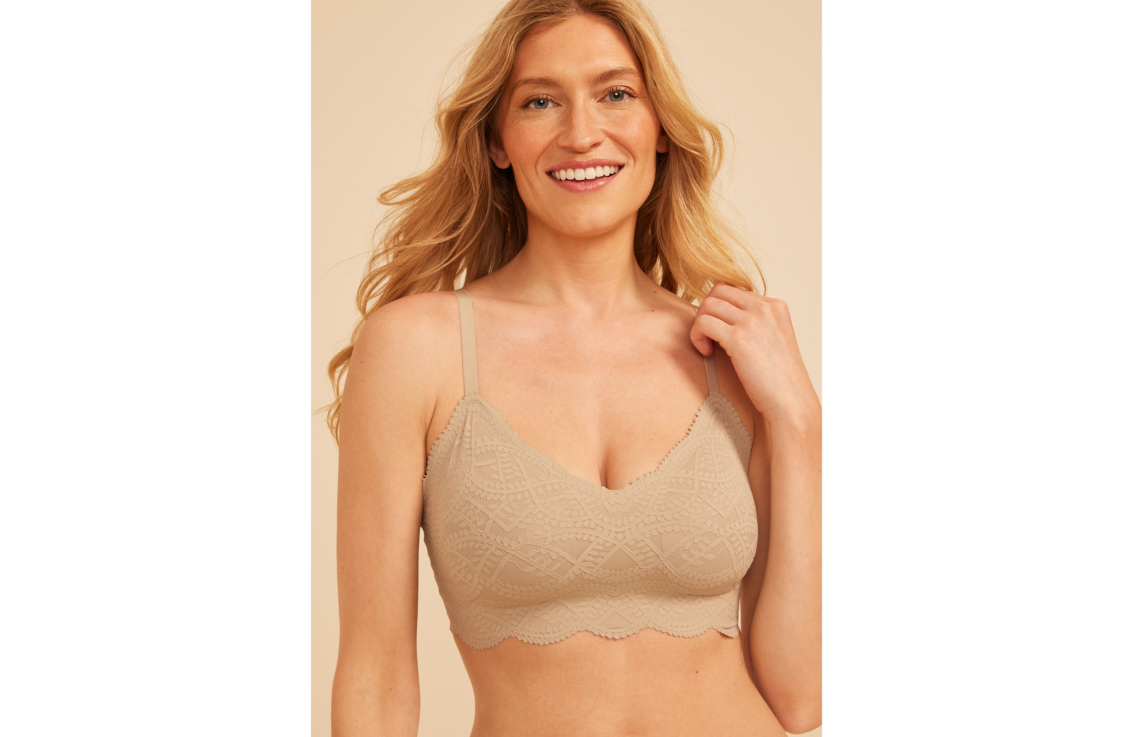Invisibliss Lace Scalloped Edge Bralette