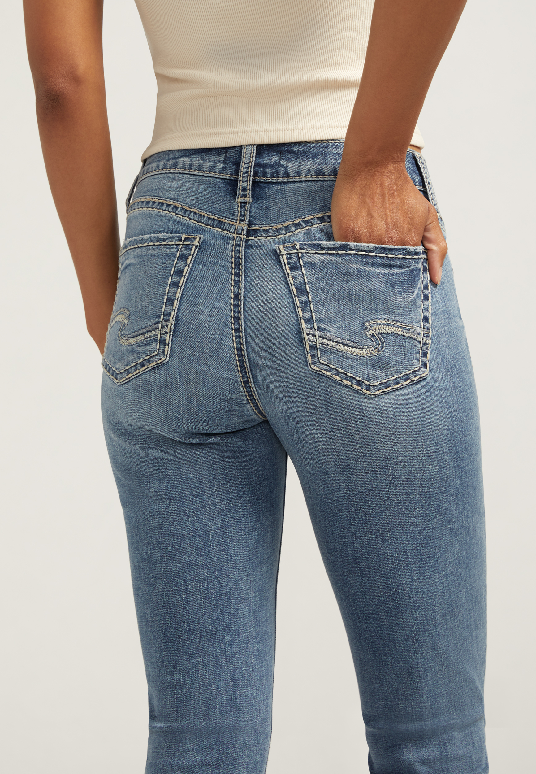 Silver Jeans Co.&reg; Suki Curvy Mid Rise Luxe Stretch Ripped Rolled Hem Capri, C3337, large