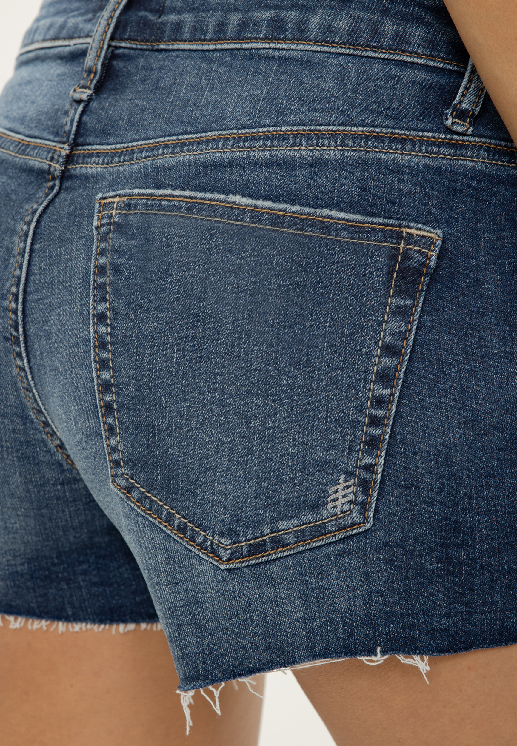 Silver Jeans Co.&reg; Suki Curvy Mid Rise Button Fly 3in Boyfriend Short, C258, large