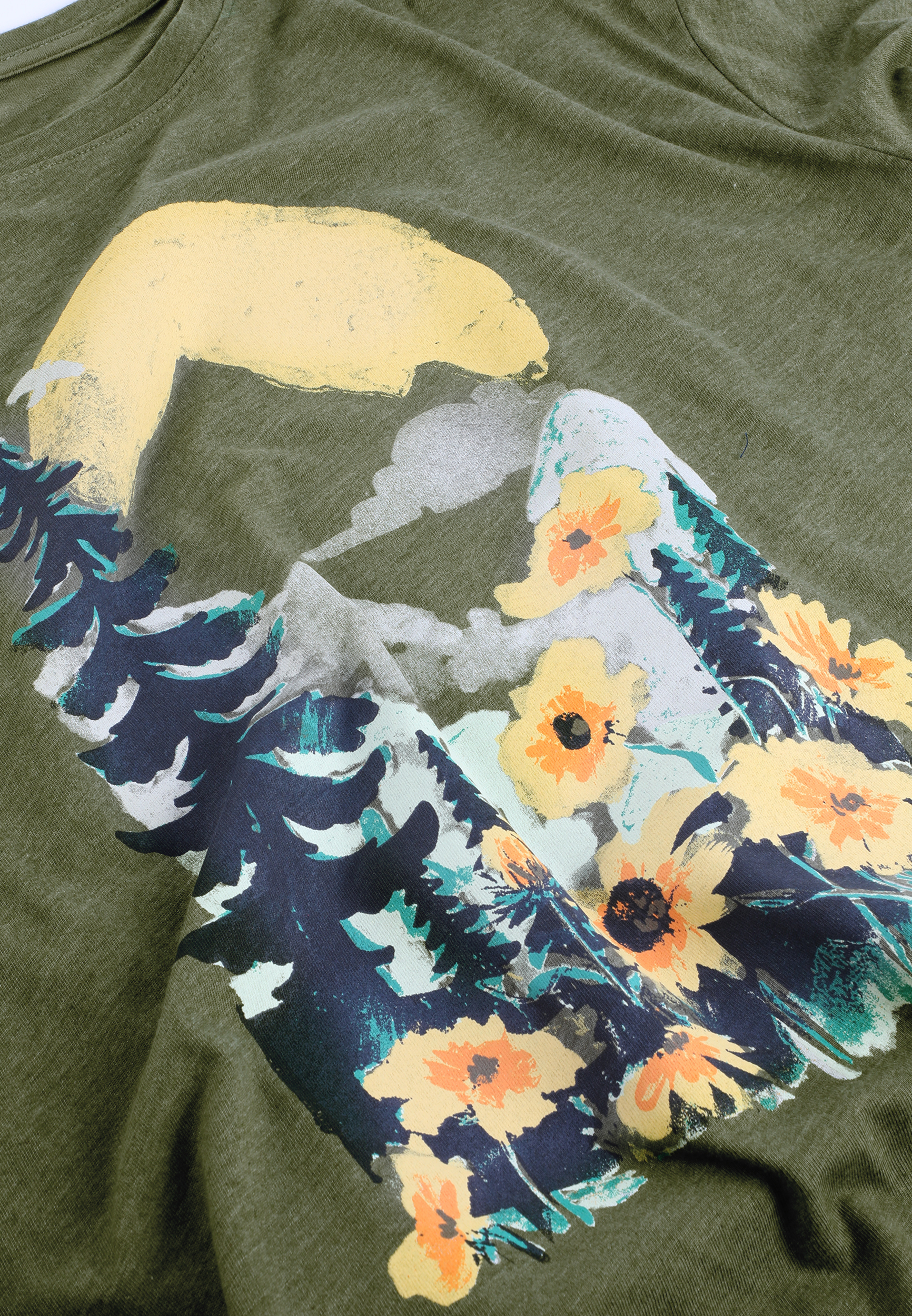 Plus Size Mountain Scene Relaxed Fit Graphic Tee 