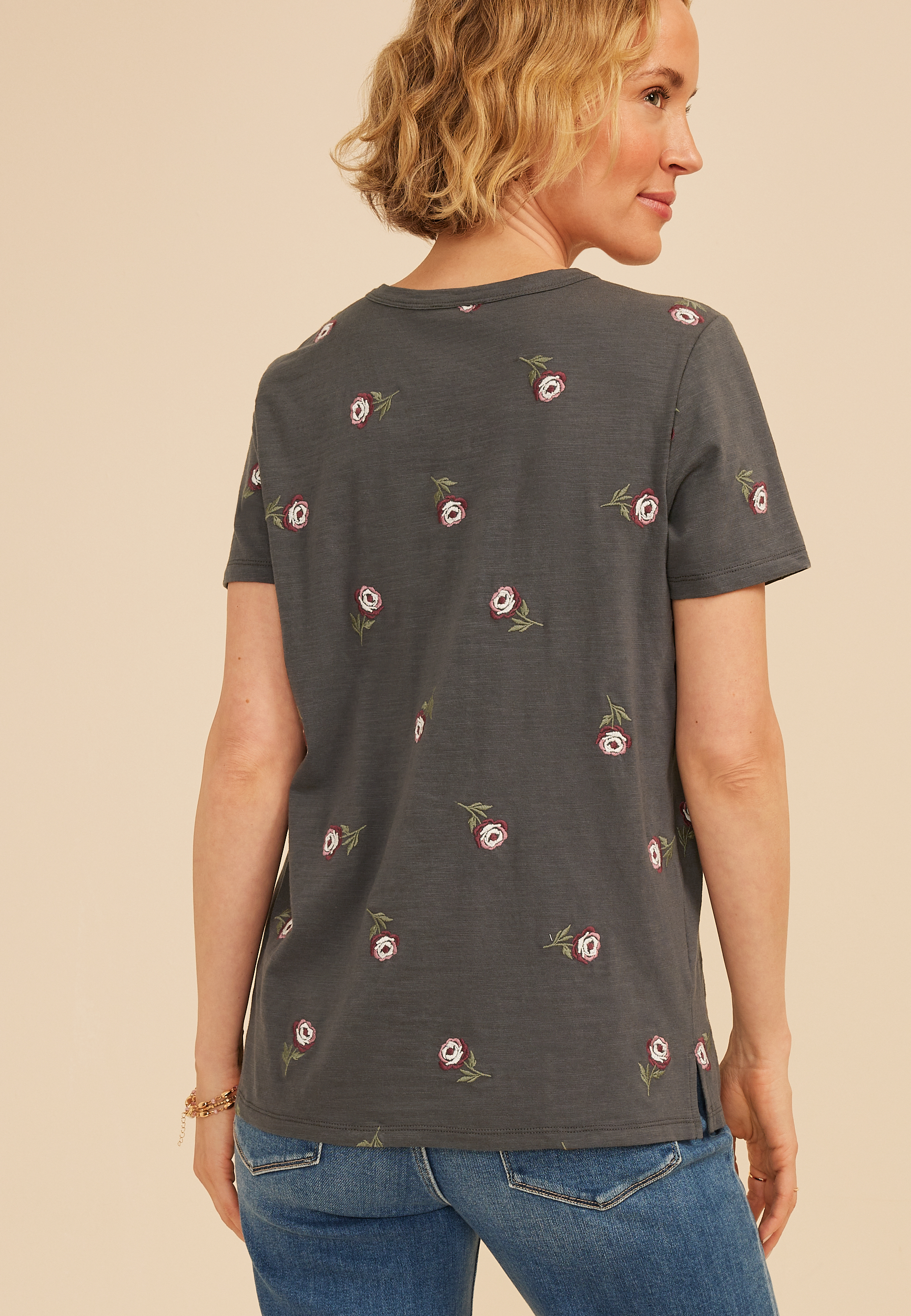 24/7 Dawson Embroidered Rose Crew Neck Tee, C2722, large