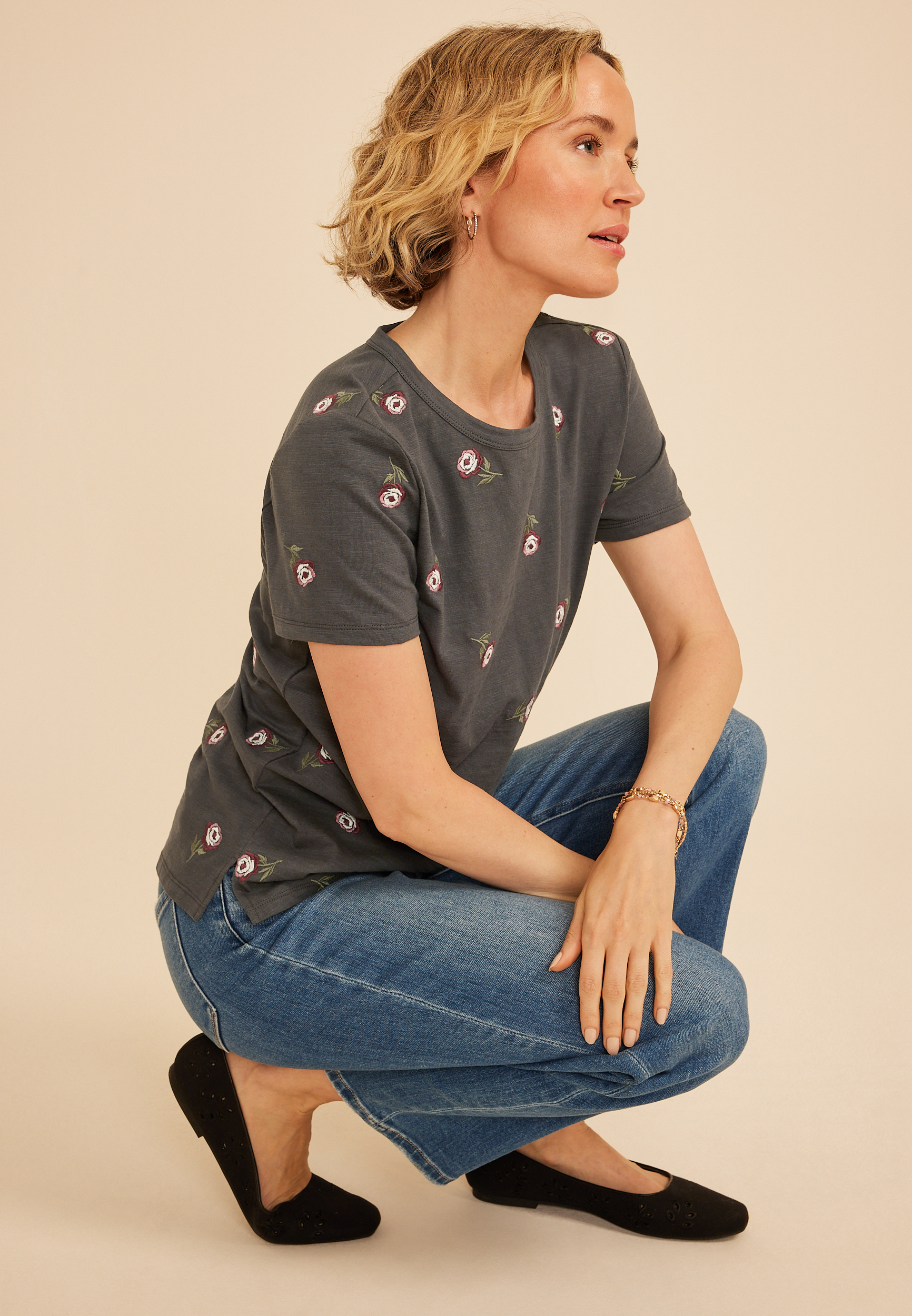 24/7 Dawson Embroidered Rose Crew Neck Tee, C2722, large