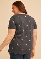 Plus Size 24/7 Dawson Embroidered Rose Crew Neck Tee, C2722, small