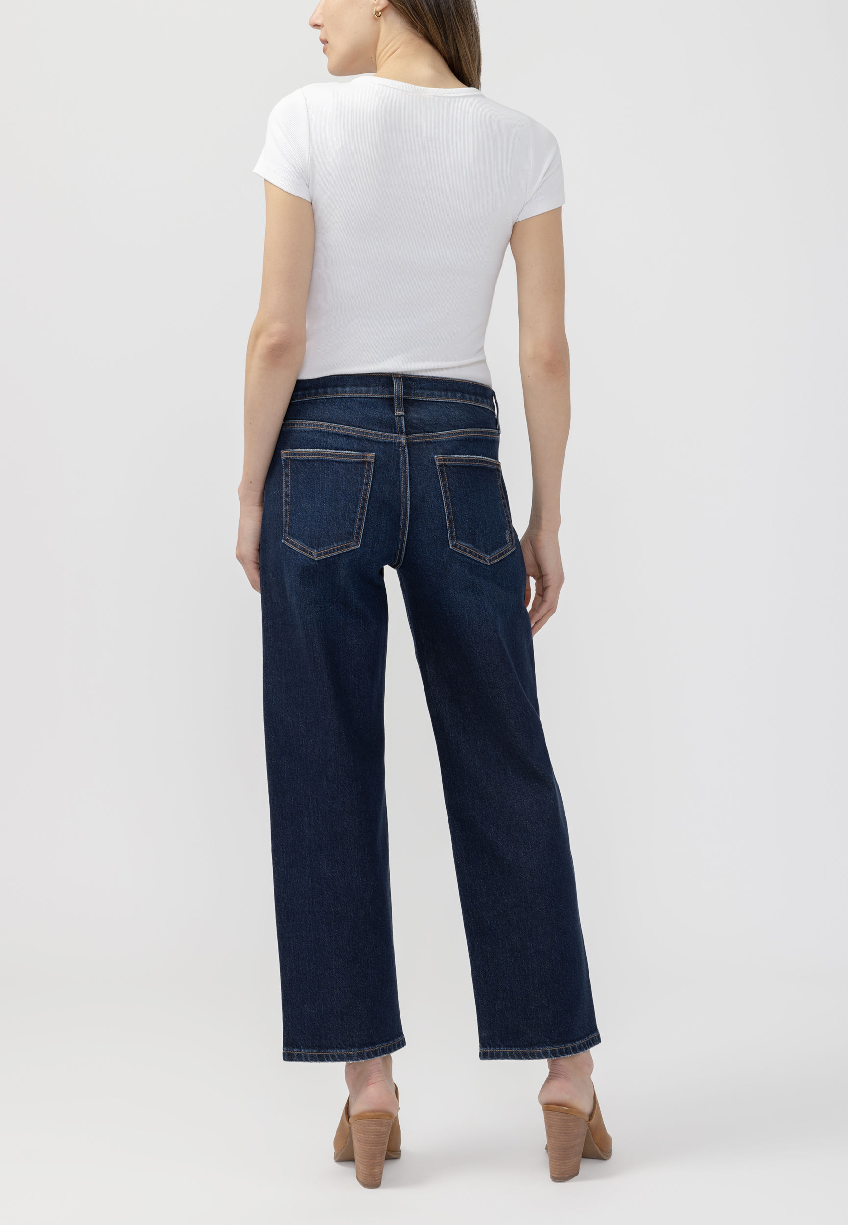 Silver Jeans Co.&reg; Mid Rise 90s Relaxed Straight Jean - thumbnail 2