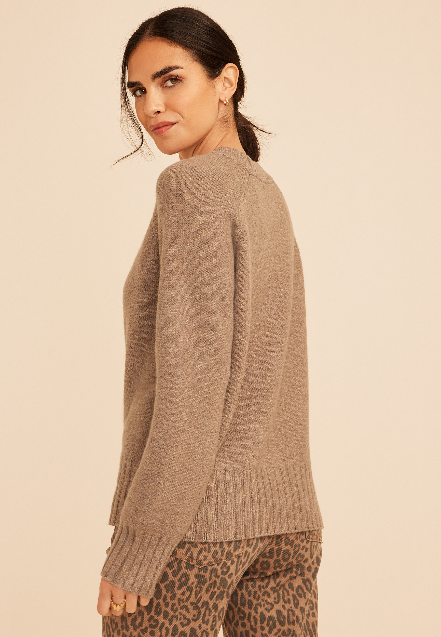Crew Neck Raglan Sweater, C9076, large