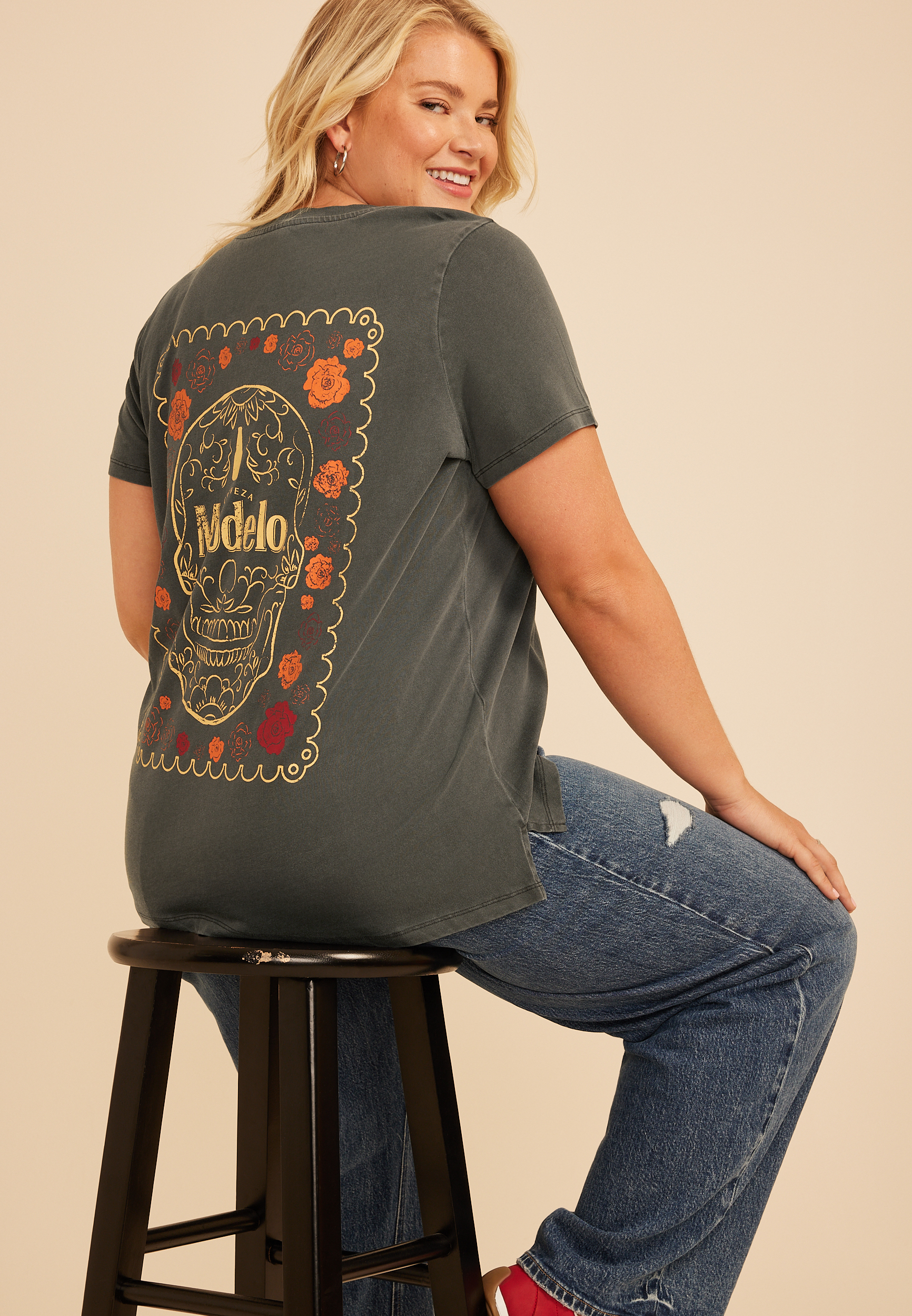 Plus Size Modelo Floral Skull Classic Fit Graphic Tee