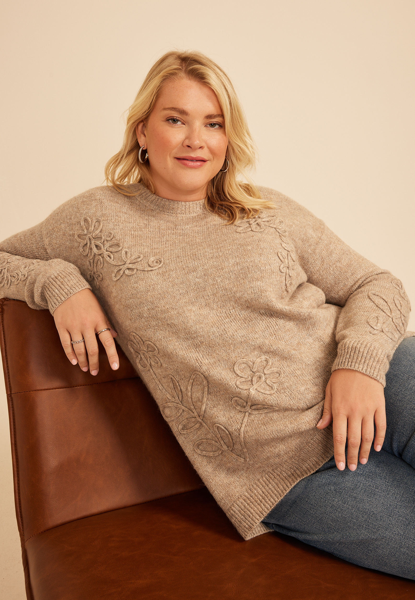 Plus Size Floral Applique Crew Neck Sweater