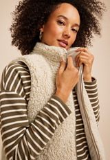 Reversible Quilted Sherpa Vest, C5330, small