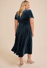 Plus Size Flutter Sleeve V Neck Velvet Midi Dress, C4861, small