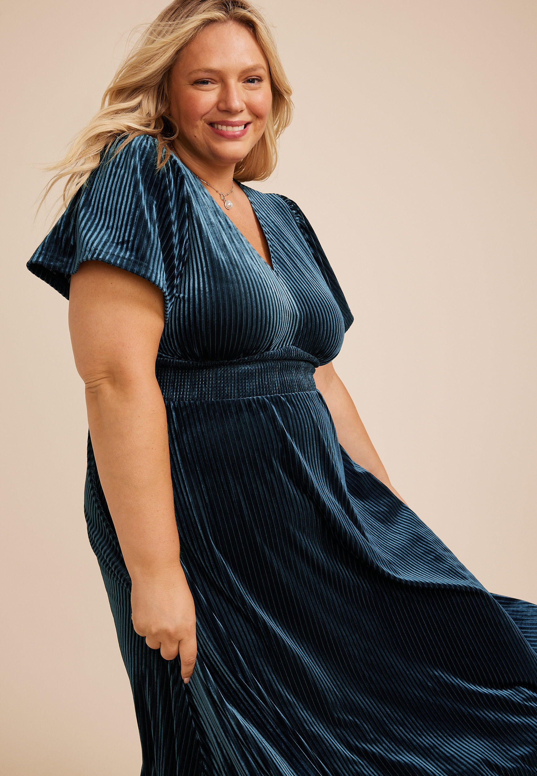 Plus Size Flutter Sleeve V Neck Velvet Midi Dress, C4861, large