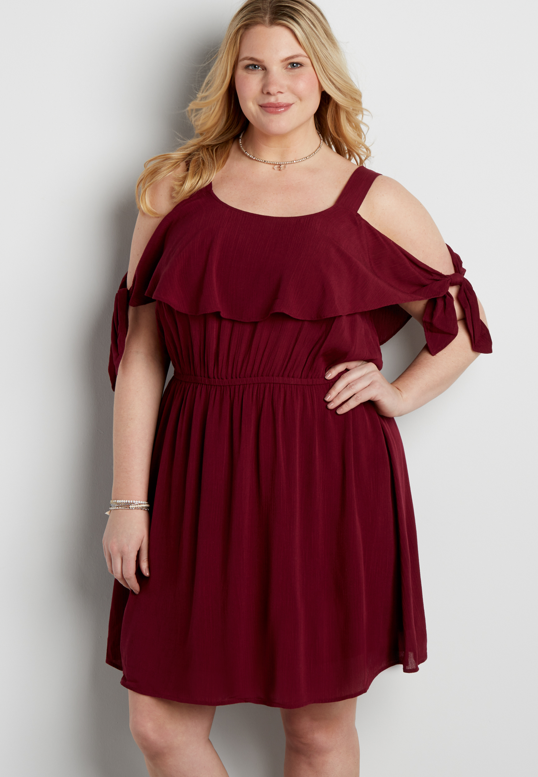 green emerald velvet dress Women Plus Size Solid Red Off-Shoulder Neck Cold-Shoulder Sleeve Thigh-High  Slit Flared Maxi Dress main image 0